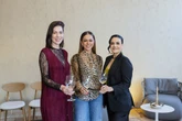 Pat Vaz, Lara Torres e Ariella Gaia oferecem tarde de vinho e beleza