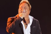Vídeo: fã levanta Leonardo no colo e causa alvoroço em cima do palco