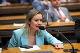 Deputada rebate Janones após denúncia: “Estou em licença maternidade”
