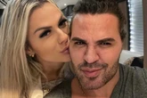 Affair de Eduardo Costa enviou fotos dela com o cantor para o marido