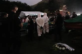 Policiais mortos a tiros são sepultados na zona oeste do Rio