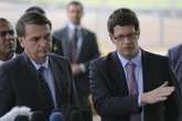 Investigado pela PF, Ricardo Salles é elogiado por Bolsonaro