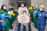 Idoso de 115 anos recebe alta de hospital após se recuperar da Covid