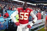 Jogador da NFL é preso após submetralhadora ser encontrada em seu carro