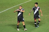 Em duelo direto pelo G-4, Vasco supera CRB e volta a vencer na Série B