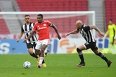 Com Aguirre na arquibancada, Internacional fica no empate com o Ceará