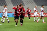 Athletico-PR vira sobre Atlético-GO, mantém 100% e lidera Brasileirão