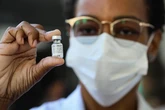 Governo anuncia antecipação de 7 milhões de doses da vacina da Pfizer
