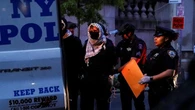 Columbia University chiama la polizia per sit-in pro-Gaza: studenti ammanettati