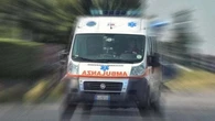 Bambino di tre anni muore travolto dal trattore guidato dal padre in Sardegna