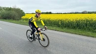 Vingegaard torna in bici dopo un mese dall’incidente. Il video: “Voglio essere al Tour”