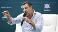 Morti dopo l’uso del taser, Salvini: “Non prendetevela con i carabinieri”. Avs: “Stop, è pericoloso”
