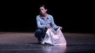 L'analisi di Stefania Andreoli a teatro: "La violenza domestica è un guinzaglio e ti insegna a chiamarlo amore"