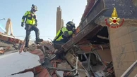 Terremoto in Venezuela, soccorritori italiani scavano tra le macerie di La Guaira