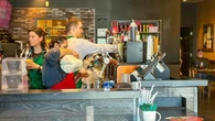 Starbucks, l’accusa sulle chiusure di negozi: mirata contro quelli sindacalizzati