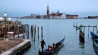 Venezia, code per il giro in gondola a 2 euro: “Google Maps cancelli imbarchi usati dai residenti”