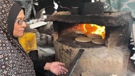 Gaza senza gas per cucinare: gli sfollati riscoprono i forni d'argilla accesi con legna e rifiuti