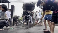 Nepal: dopo la rivolta dei social i giovani manifestanti ripuliscono strade e palazzi distrutti