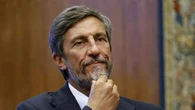 “Noi di Fratelli d’Italia”, bufera sul direttore Rai Corsini ad Atreju che attacca Schlein. Pd e M5S: “Si dimetta”. L’ad Sergio chiede una relazione