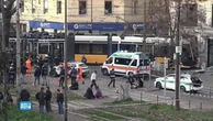 Milano, tram deraglia in centro: un morto e diversi feriti. Le prime immagini dell'incidente