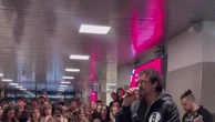 Carl Brave canta in metropolitana a Milano: la stazione Domodossola della M5 invasa dai fan