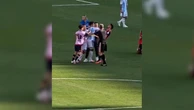 Mondiali, la follia di Paredes a fine partita: al fischio finale aggredisce mezza Spagna