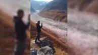 Tagikistan, il ghiacciaio cede alle forti piogge: un fiume di ghiaccio scivola a valle