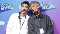 Fiorello show imita Carlo Conti e gli annunciatori Rai: "Quando Sanremo iniziava alle 20:30"