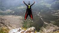 Base jumper muore in Valle d’Aosta, il paracadute si è aperto ma non ha frenato la caduta