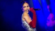 Elodie infuriata al concerto: il dito medio a due spettatori e le voci su una rottura con Iannone