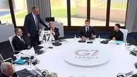 G7, al via sessione Ucraina: Merz regala la maglia della nazionale tedesca a Trump