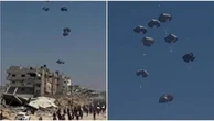 Gaza, aiuti lanciati dal cielo. I palestinesi: “Troppo lontani, meritiamo più dignità”