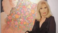 Amanda Lear infuriata con il doc “Enigma”: “Vogliono dimostrare che sono transgender, una falsità”