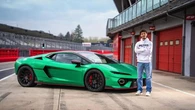 Dalle due alle quattro ruote, Bagnaia in pista con la Lamborghini Temerario. Il video