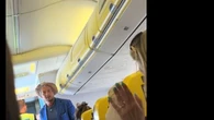 Paolo Ruffini in ritardo, l’aereo non decolla: l’attore sale a bordo e si scusa con i passeggeri