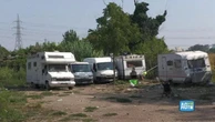 Milano, scappati i rom da campo di via Selvanesco: le immagini delle roulotte abbandonate
