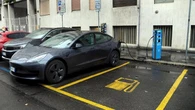Auto elettriche, sale la quota a luglio in Europa. Ma i costruttori: “Obiettivo 2035 non fattibile”