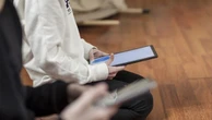 Gli adolescenti e il digitale: "Non sanno usare bene il tablet né riconoscere una fake news"