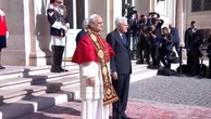 Quirinale, l'arrivo di Papa Leone XIV. Il saluto di benvenuto di Mattarella e poi gli onori militari