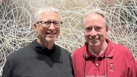 Bill Gates e Linus Torvalds, storica foto: i creatori di Windows e Linux insieme per la prima volta