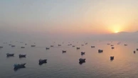 Canale di Hormuz: centinaia di barche all'alba alla fonda in attesa di ripartire