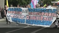 Milano, il Trans Pride chiede nuove tutele: “43 anni dopo la Legge 164, serve fare di più”