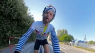 Jovanotti, l’inarrestabile. Dopo 770 chilometri in bici, oggi il suo concerto in montagna