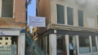 Venezia, la provocazione dei residenti: “Calle Pickpocket” contro i borseggi