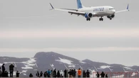 Groenlandia, stop a voli internazionali del nuovo aeroporto di Nuuk. “Mancano requisiti sicurezza”