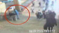 Bloccano uomo sulle scale della Stazione Centrale: uno ruba il trolley, l'altro sfila il portafoglio