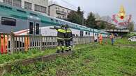 Treno bloccato a Como tra due stazioni per uno stop improvviso dell’alimentazione elettrica: 300 passeggeri evacuati