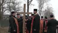 Ucraina, a Bucha la processione per ricordare il massacro compiuto dai russi