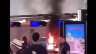 Panico a Malpensa: uomo appicca il fuoco al Terminal 1 e prende a martellate il banco del check-in