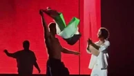 Milano, gli Imagine Dragons sventolano la bandiera palestinese a fine concerto